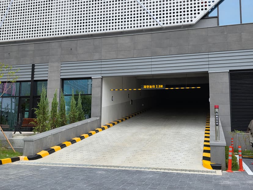 운서엠타워 주차장 전경 2